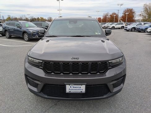 Used 2023 Jeep Grand Cherokee Altitude image 2