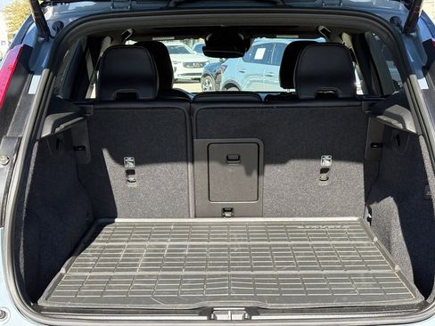 Certified 2022 Volvo XC40 T5 R-Design w/ Advanced Package image 39