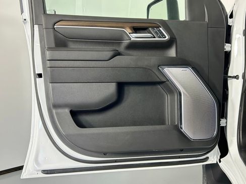 Used 2024 Chevrolet Silverado 2500 High Country w/ High Country Premium Package image 34