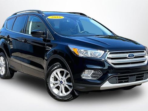 Used 2018 Ford Escape SE w/ Ford Safe & Smart Package AWD/4WD image 3