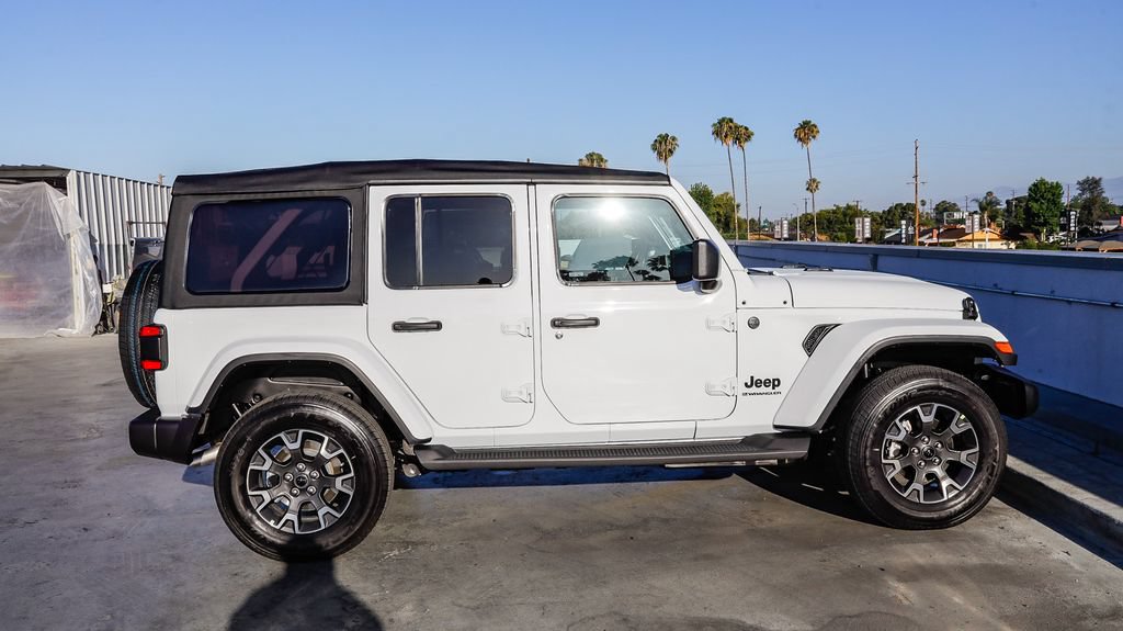 New 2026 Jeep Wrangler Unlimited Sahara AWD/4WD image 13