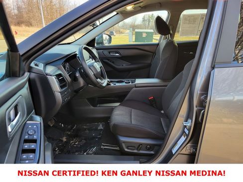 Certified 2025 Nissan Rogue SV image 36