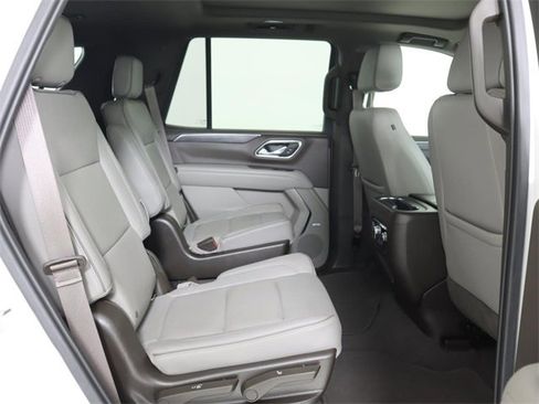 Used 2021 GMC Yukon SLT w/ SLT Premium Package image 14