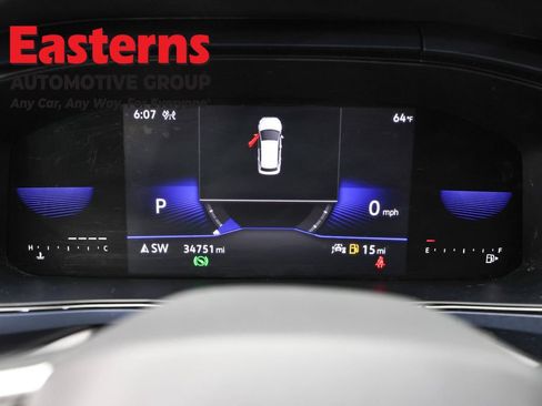 Used 2022 Volkswagen Taos SE w/ Panoramic Sunroof Package FWD image 18