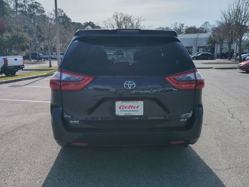 Used 2020 Toyota Sienna Limited image 6