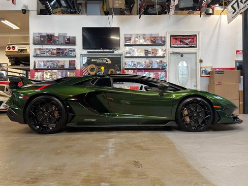 Used 2021 Lamborghini Aventador SVJ AWD/4WD image 5