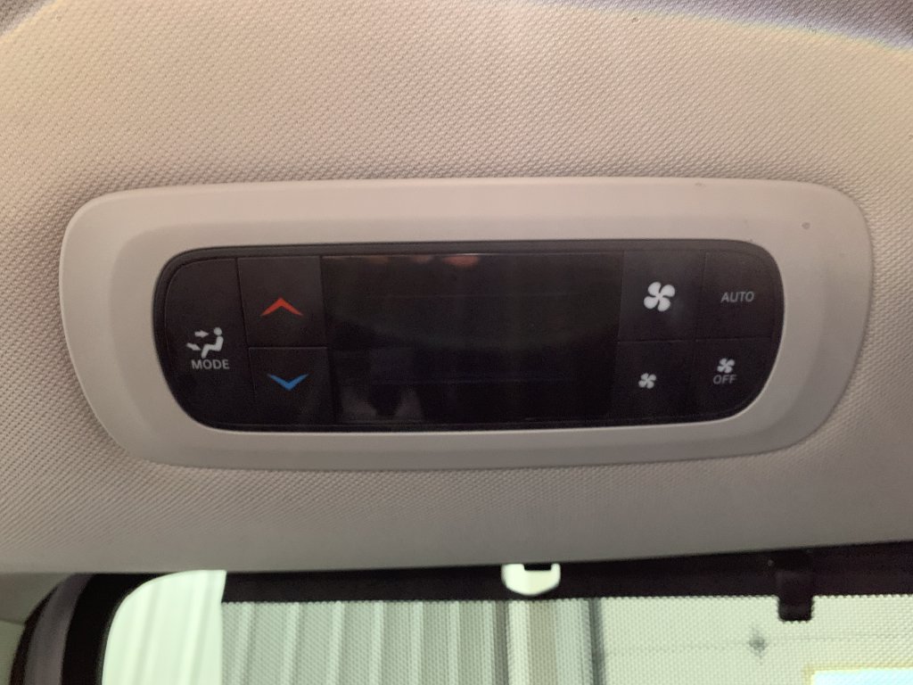 Used 2024 Chrysler Pacifica Touring-L FWD image 22