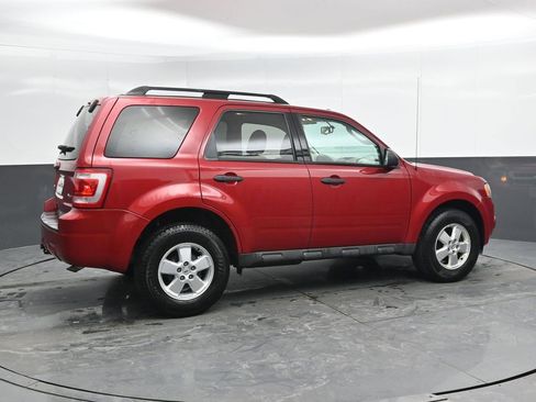 Used 2010 Ford Escape XLT image 2