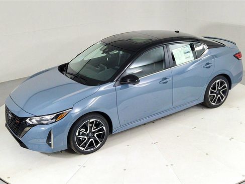 New 2025 Nissan Sentra SR w/ SR Premium Package image 38