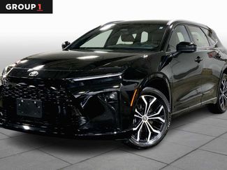 Used 2025 Toyota Crown Signia XLE video 1