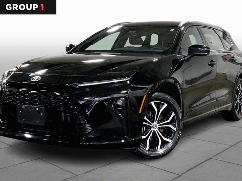 Used 2025 Toyota Crown Signia XLE image 1