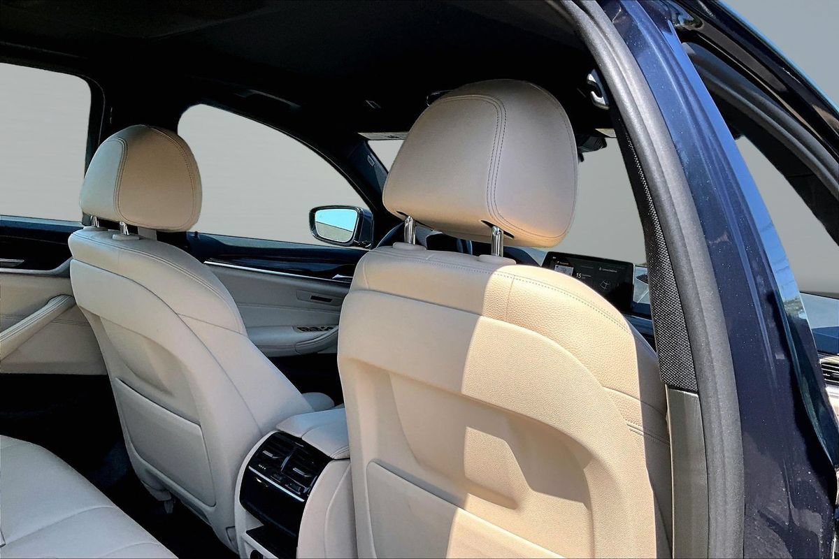 Used 2018 BMW 530i xDrive AWD/4WD image 16