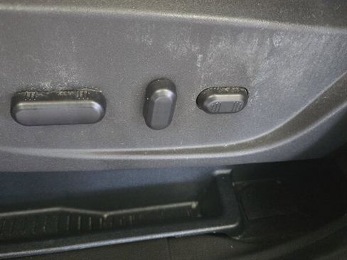 Used 2017 Ford Escape SE w/ Equipment Group 201A FWD image 18