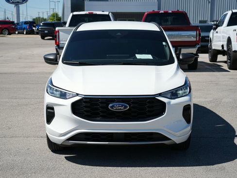Used 2023 Ford Escape ST-Line FWD image 2