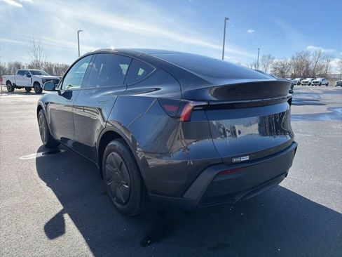 Used 2026 Tesla Model Y 2WD image 10