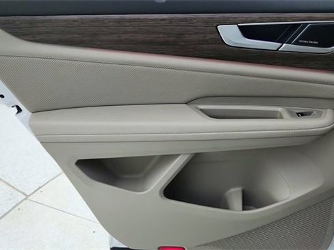 Used 2024 Volkswagen Atlas SEL Premium R-Line image 36