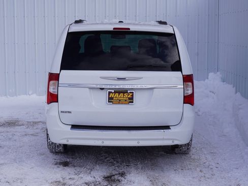 Used 2014 Chrysler Town & Country Touring-L w/ Driver Convenience Group image 5