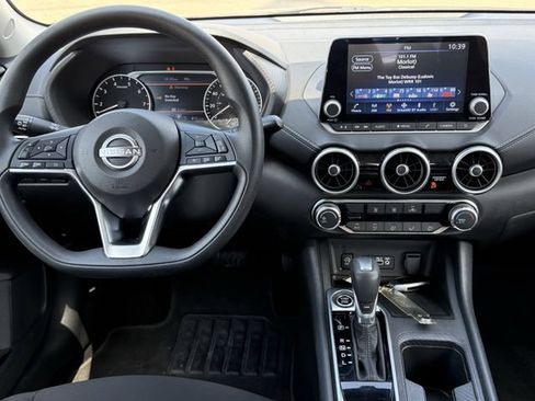 Used 2025 Nissan Sentra SV FWD image 8
