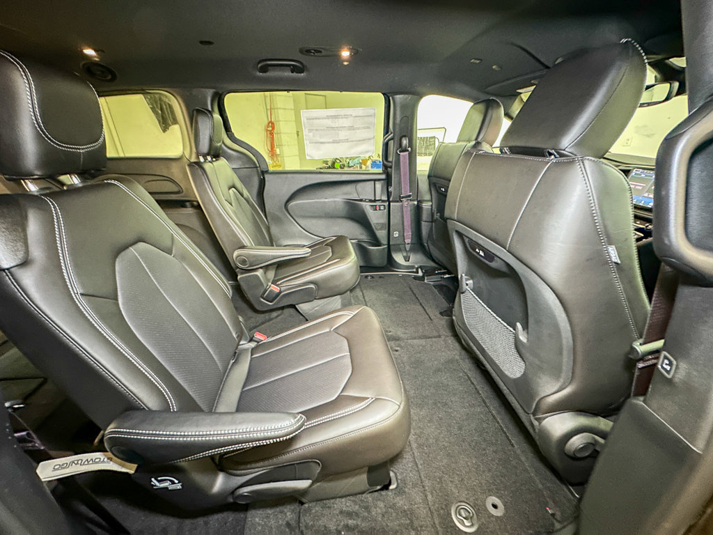 New 2027 Chrysler Pacifica Select AWD/4WD image 4