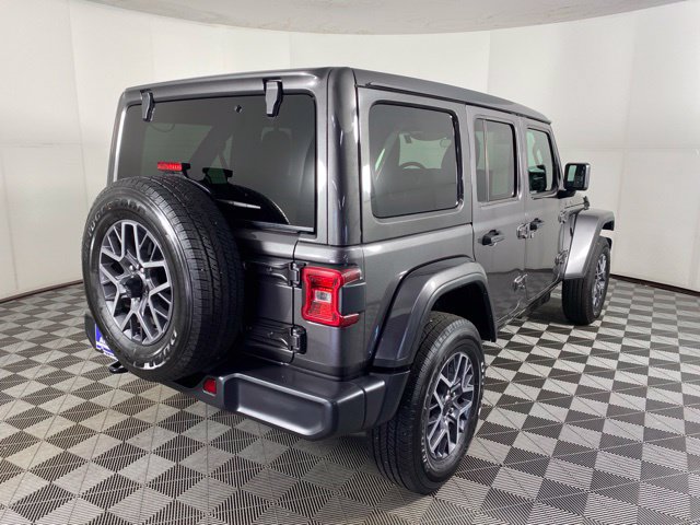 Used 2026 Jeep Wrangler Unlimited Sahara AWD/4WD image 9