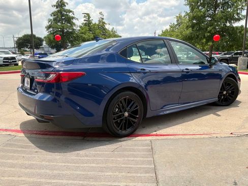 Used 2025 Toyota Camry SE FWD image 6