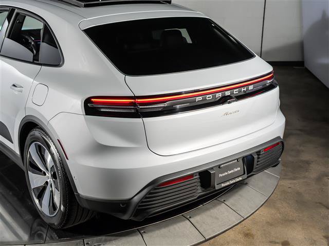 Used 2026 Porsche Macan Electric RWD image 32