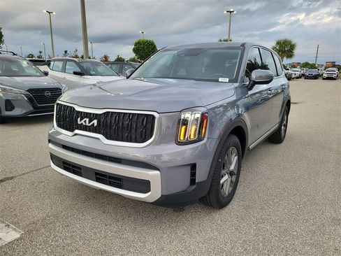 Used 2025 Kia Telluride LX image 10