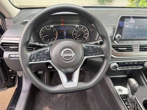 Used 2025 Nissan Altima 2.5 SV image 29