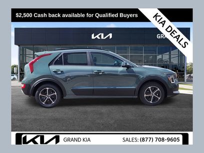 New 2025 Kia Niro EX