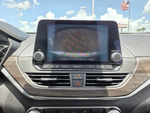 Used 2024 Nissan Altima 2.5 SV FWD image 10