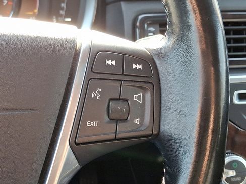 Used 2016 Volvo XC70 T5 Platinum w/ Climate Package image 25