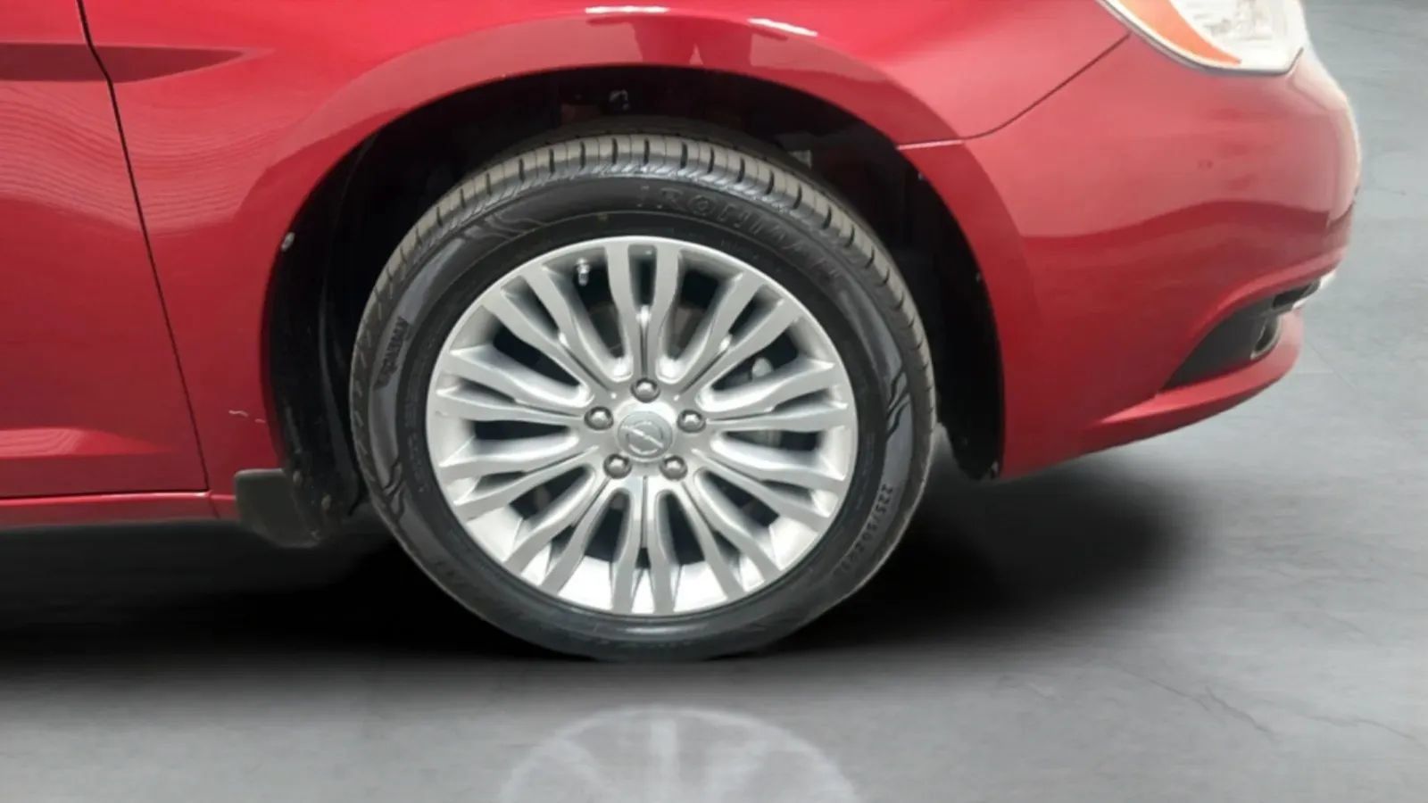 Used 2013 Chrysler 200 Limited FWD image 23
