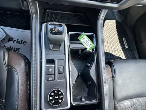 Used 2023 Nissan Pathfinder Platinum AWD/4WD image 17