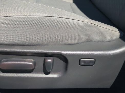 Used 2022 Toyota Tacoma SR5 w/ Technology Package image 17