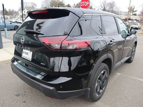 Certified 2025 Nissan Rogue SV AWD/4WD image 6
