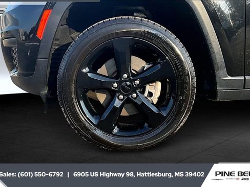 Used 2021 Jeep Grand Cherokee L Laredo image 7