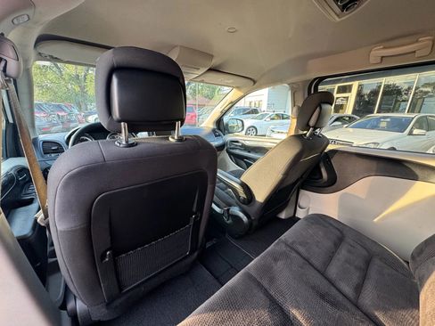 Used 2019 Dodge Grand Caravan SE image 13