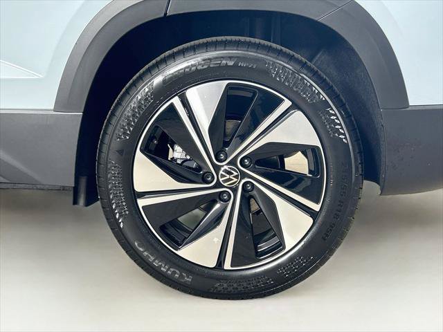 New 2027 Volkswagen Taos SE AWD/4WD image 30