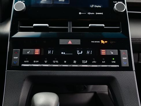 Used 2019 Toyota Avalon XLE image 21