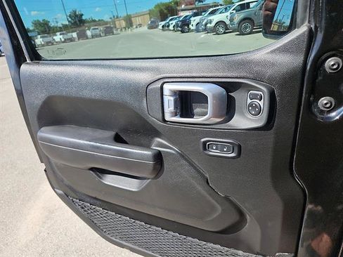 Used 2024 Jeep Gladiator Sport AWD/4WD image 13