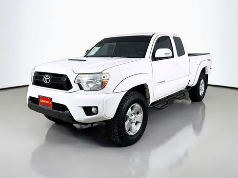 Used 2015 Toyota Tacoma TRD Sport w/ TRD Sport Package image 3
