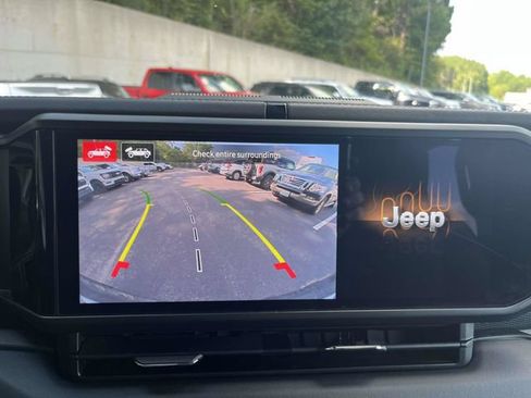 Used 2024 Jeep Wrangler Unlimited Rubicon w/ Technology Group AWD/4WD image 25