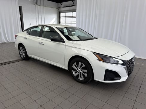 Certified 2025 Nissan Altima 2.5 S image 3