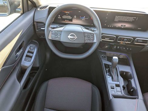 New 2026 Nissan Sentra SR w/ Floor Mat Package image 15