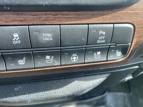 Used 2018 RAM 1500 Laramie image 12