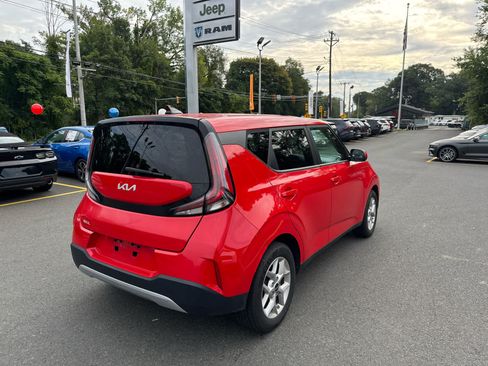Used 2024 Kia Soul LX w/ Option Group 015 FWD image 5