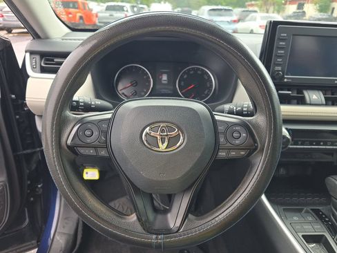 Used 2021 Toyota RAV4 XLE FWD image 10