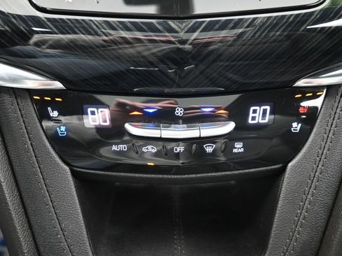 Used 2023 Cadillac XT6 Premium Luxury image 23