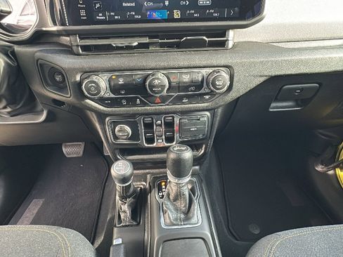 Used 2024 Jeep Wrangler Sport S image 21
