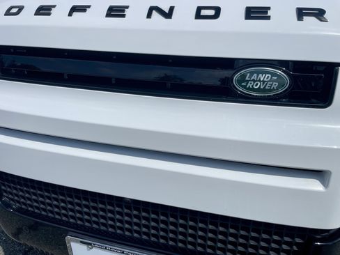 Certified 2025 Land Rover Defender 110 X-Dynamic SE AWD/4WD image 32